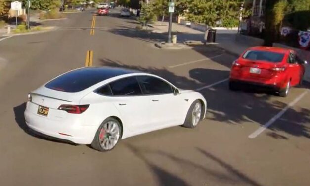 Joys and sorrows of a Tesla in full-self-driving: the drone that captures it is more accurate